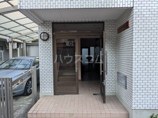 25/28 エントランス