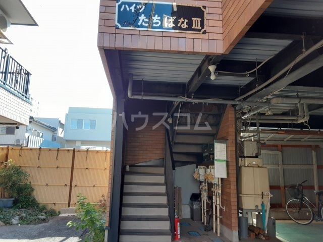 24/30 エントランス