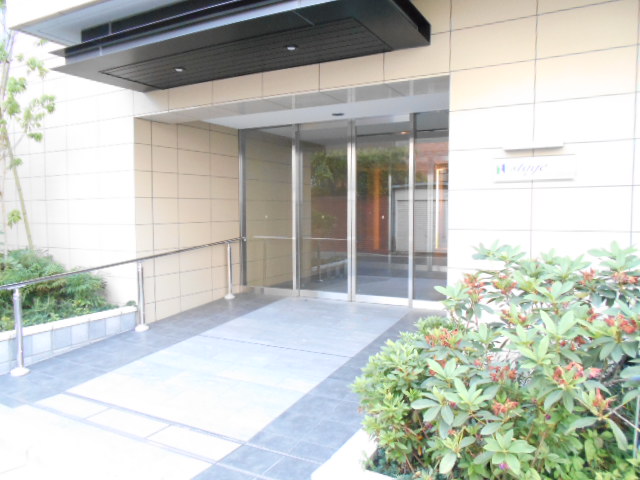 16/25 エントランス