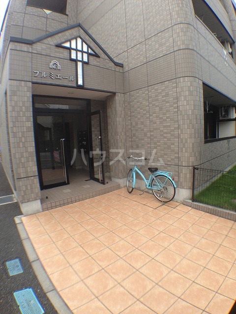 24/30 エントランス