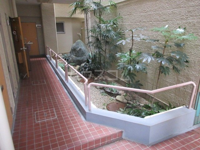 21/26 エントランス