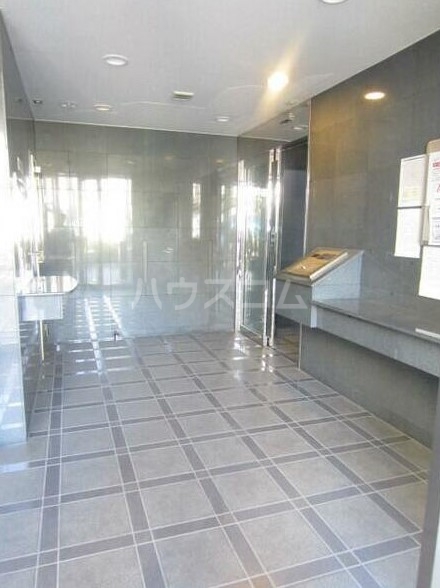 18/21 エントランス