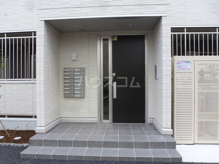 25/30 エントランス