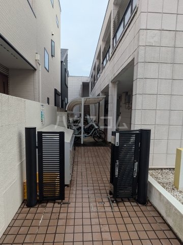 26/30 エントランス