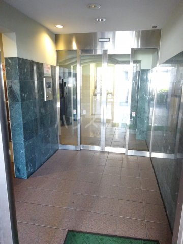 24/30 エントランス