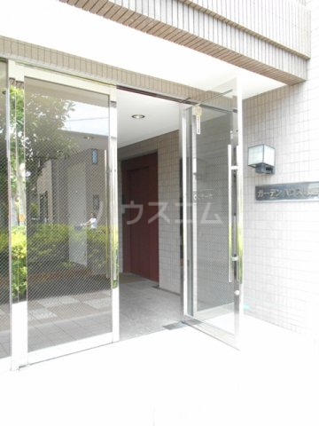 22/29 エントランス