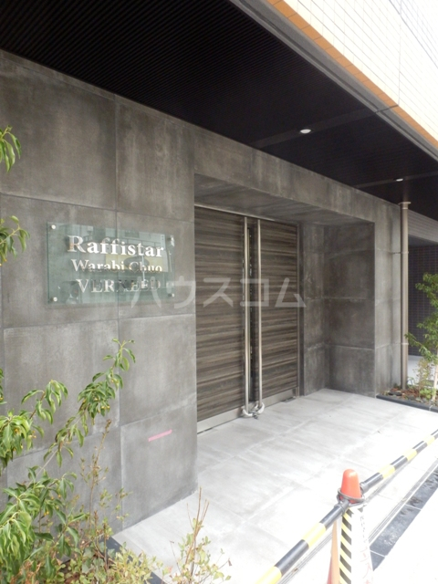 24/30 エントランス