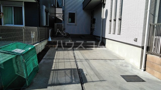 20/30 エントランス