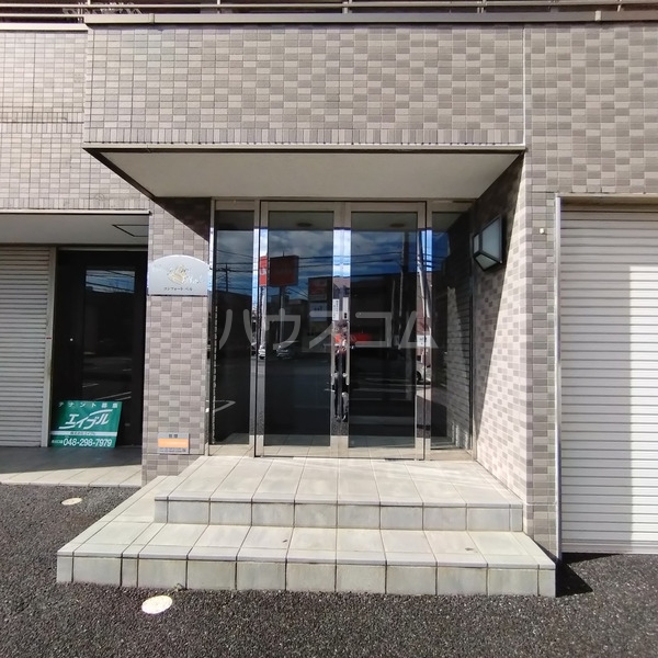 21/30 エントランス