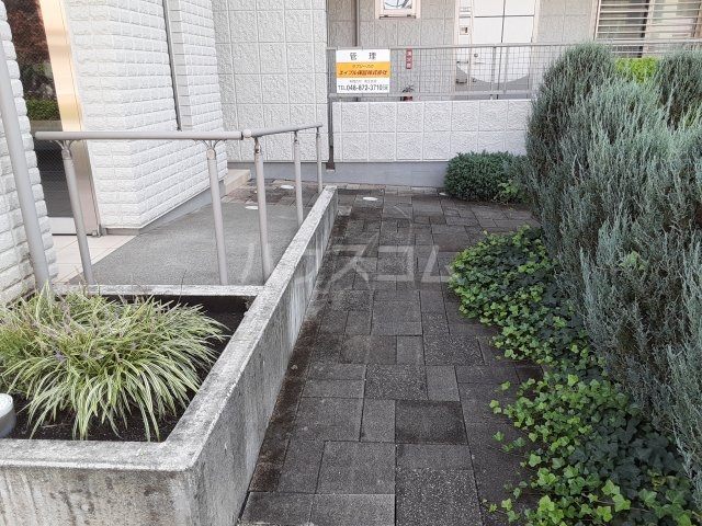 28/30 エントランス