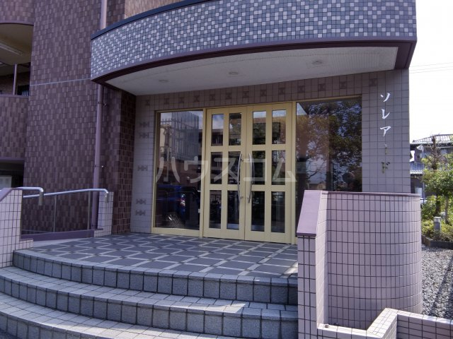 26/30 エントランス