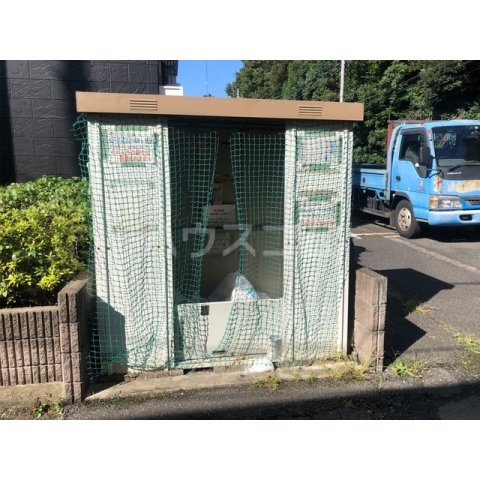 23/30 エントランス