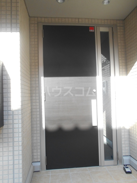 24/28 エントランス