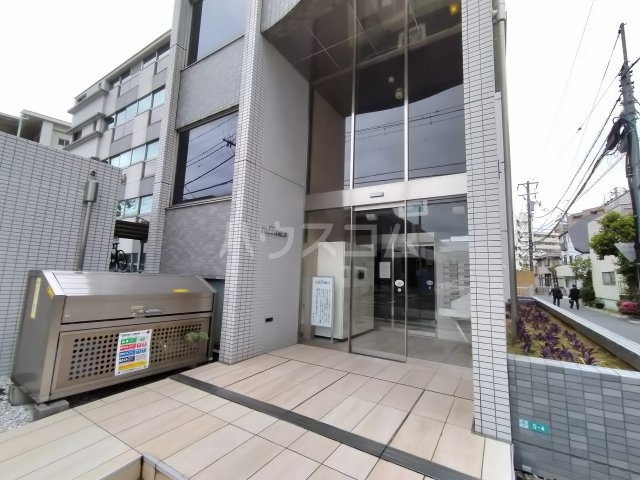 25/30 エントランス