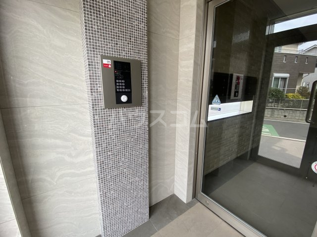 24/30 エントランス