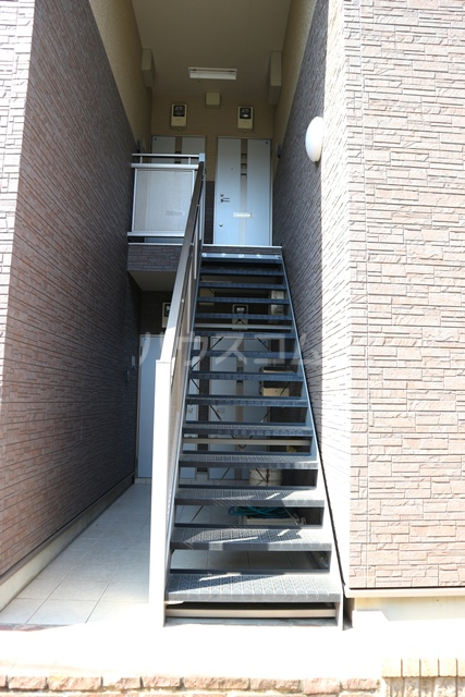 26/29 エントランス