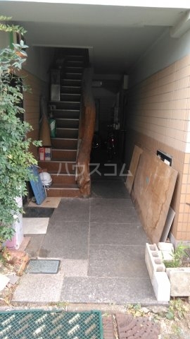 26/30 エントランス