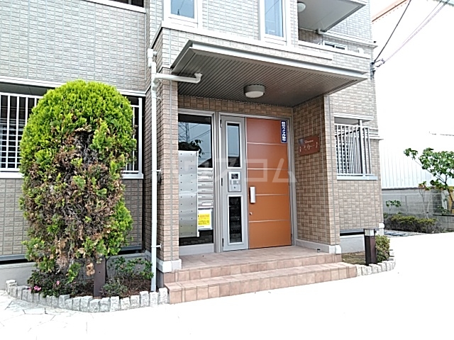 28/30 エントランス