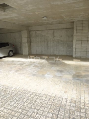 27/30 駐車場