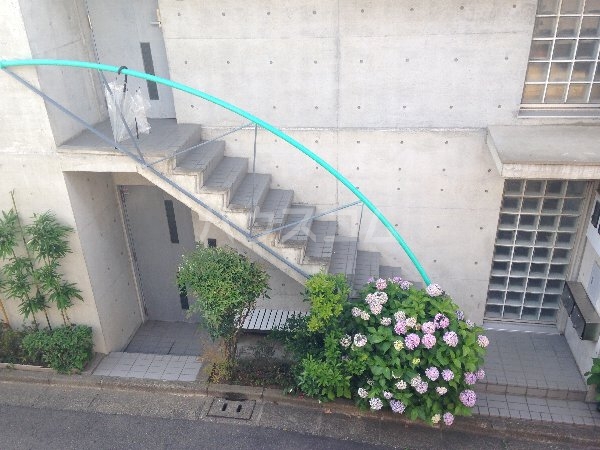 22/30 エントランス