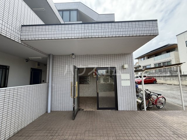 28/30 エントランス