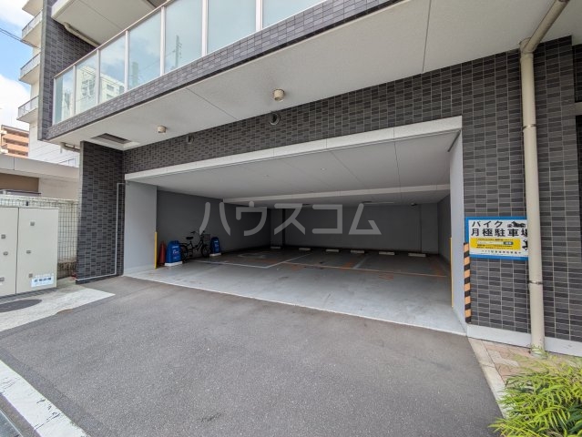 24/27 駐車場