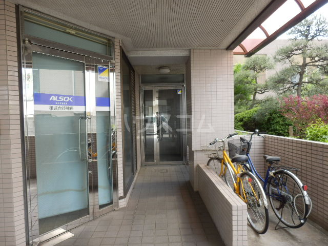 23/30 エントランス