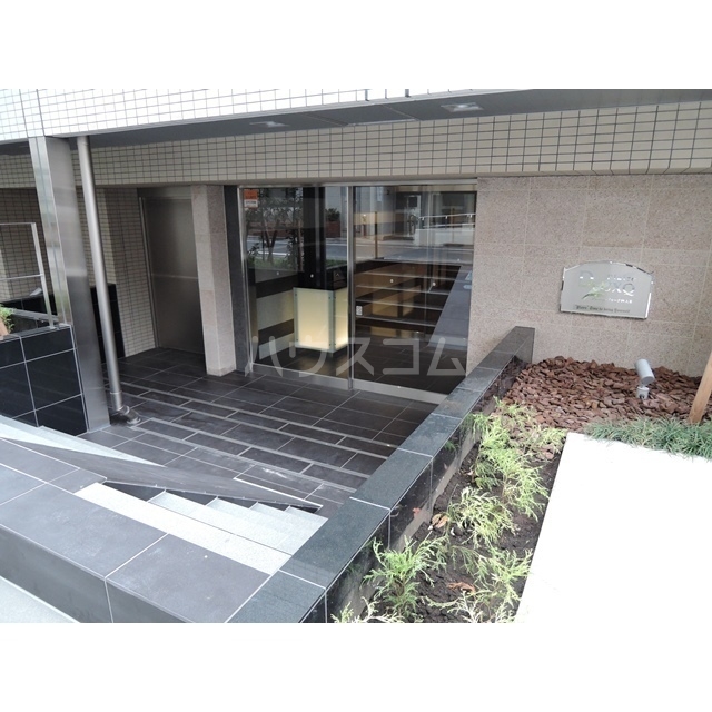 21/27 エントランス