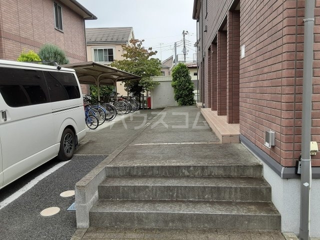 28/30 エントランス