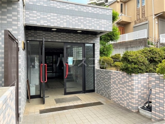 18/28 エントランス