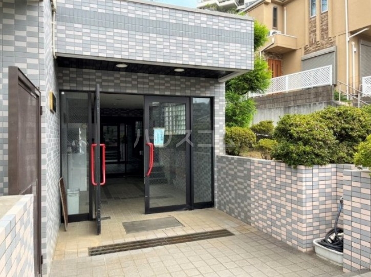 21/30 エントランス