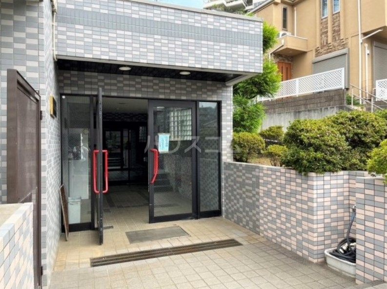 28/30 エントランス