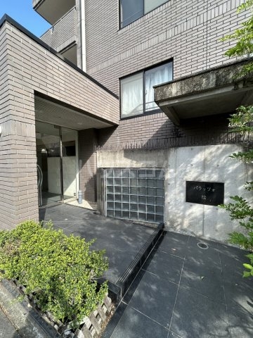 2/5 エントランス