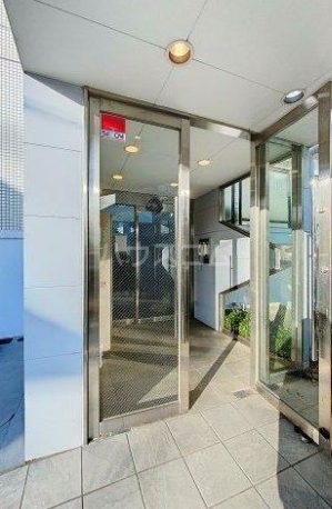 16/25 エントランス