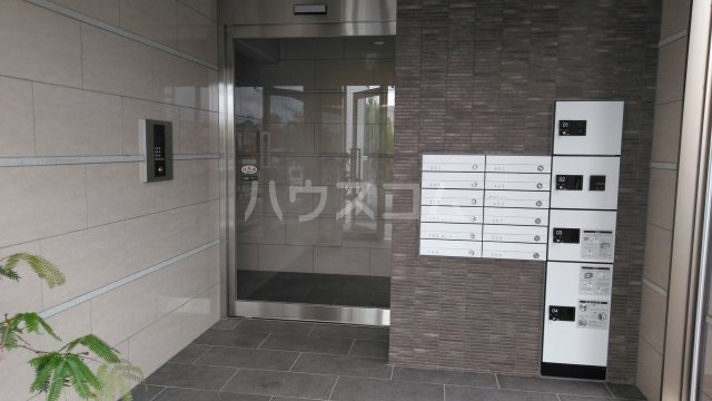 28/30 エントランス