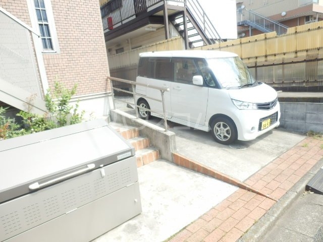 23/30 駐車場
