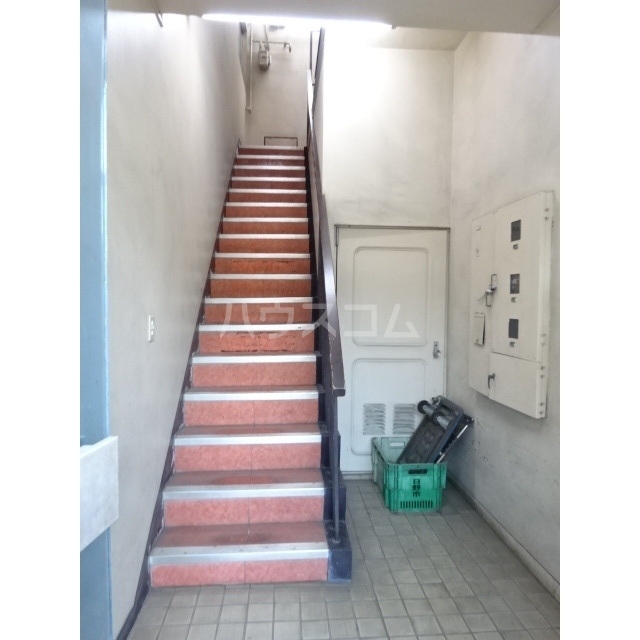 26/30 エントランス