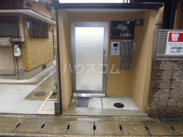 26/30 エントランス