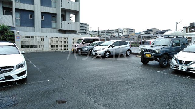 23/30 駐車場