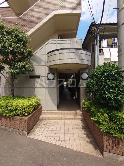 26/30 エントランス