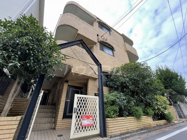 19/30 エントランス