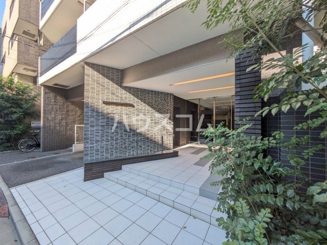 14/23 エントランス