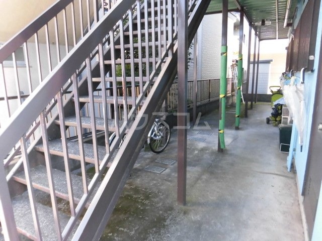 21/30 エントランス