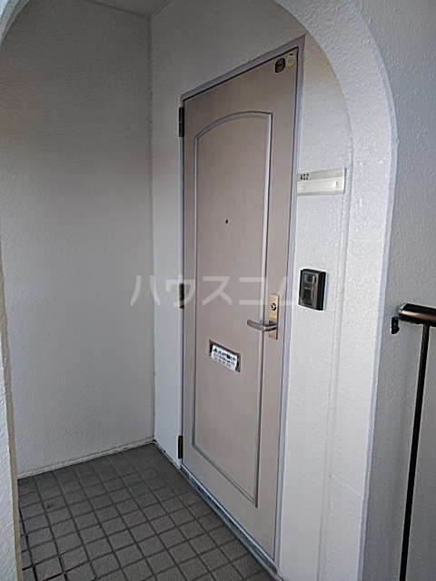 27/29 エントランス