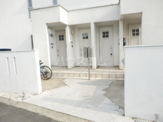 16/17 エントランス