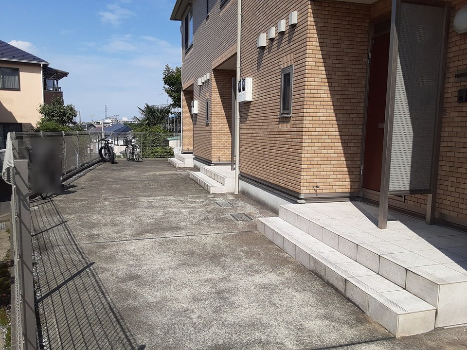 28/30 エントランス