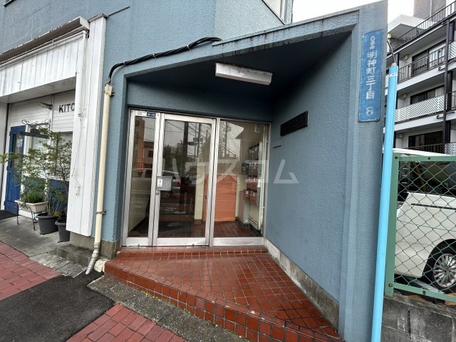 18/27 エントランス