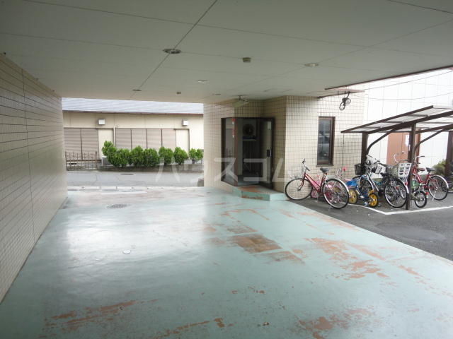28/30 エントランス