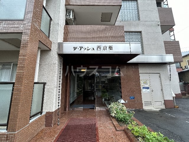 28/30 エントランス