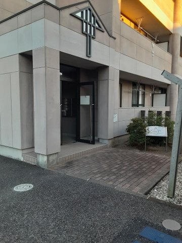 24/27 エントランス